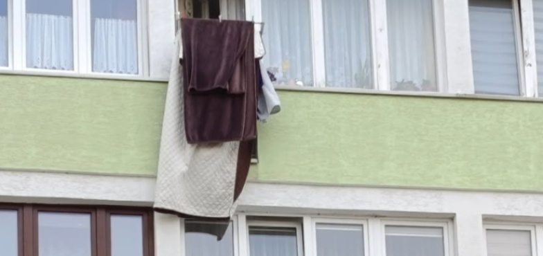 Zasłaniała okno sąsiadowi. Spór udało się zażegnać