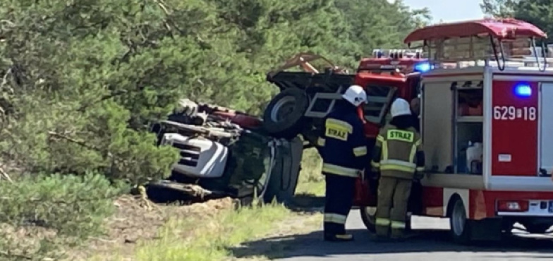 Ciągnik rolniczy wjechał do rowu