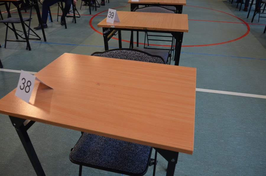 Prawie 300 osób poprawia maturę w miejskich szkołach. Najwięcej poległo na matematyce