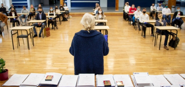 Absolwenci liceum odebrali świadectwa. Teraz przed nimi już tylko matura