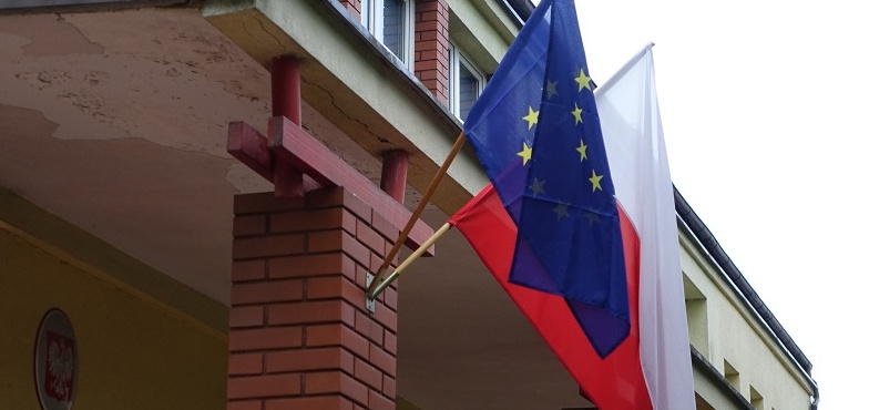 Unijne flagi także na budynkach szkół i przedszkoli 