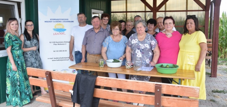 Ogórki na wiele sposobów zimą jak znalazł. Co powinno być w słoiku?