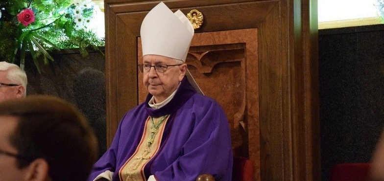 Arcybiskup Gądecki apeluje o stosowanie narzuconych ograniczeń w obrzędach religijnych