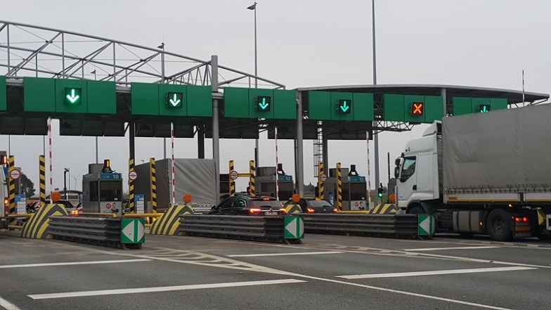 Utrudnienia na autostradzie między Koninem a Wrześnią. Odnawiają nawierzchnię
