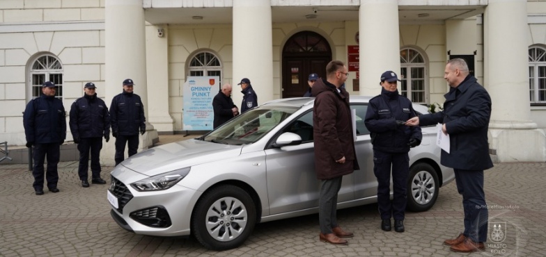 Nieoznakowany pojazd trafił do policjantów 