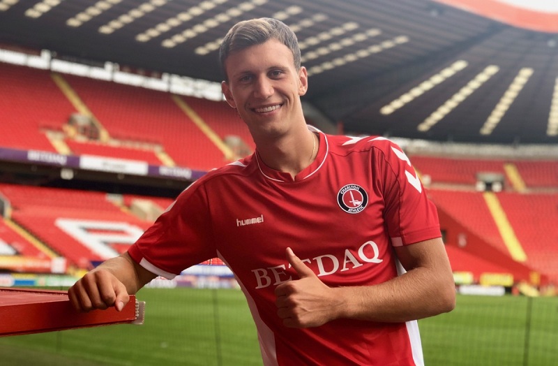 Krystian Bielik ponownie wypożyczony. Tym razem do Charlton Athletic