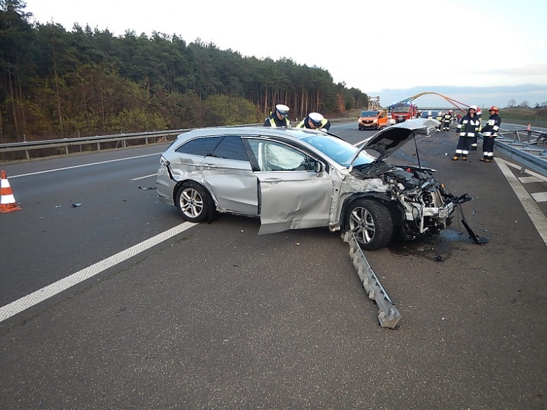Wypadek na autostradzie A2. Zderzyły się trzy samochody 