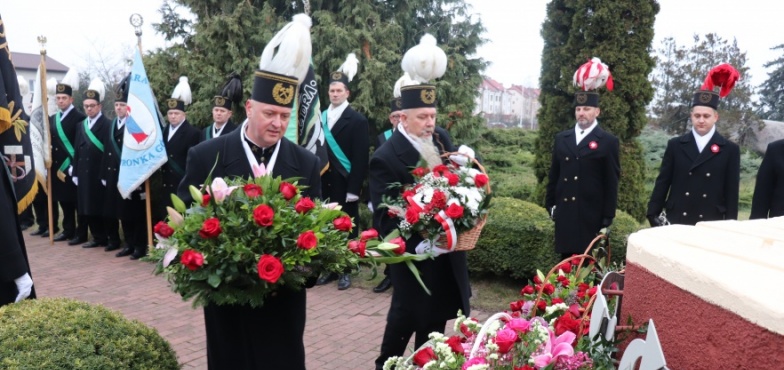 Górnicy złożyli kwiaty pod pomnikiem św. Barbary 