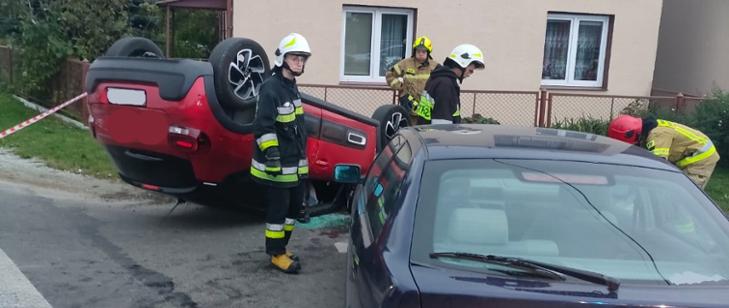 Zderzyły się dwa samochody. Jedna osoba trafiła do szpitala