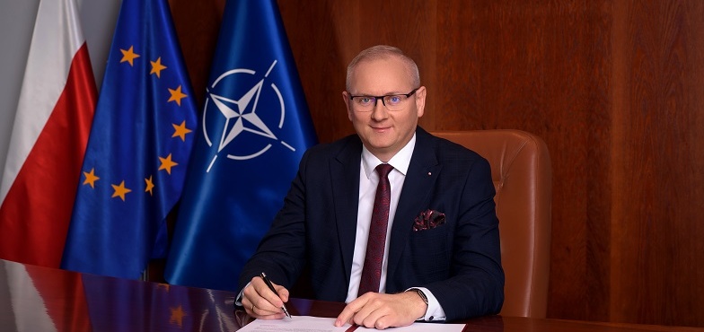 Wojewoda zachęca, by ozdobić nasze domy biało-czerwonymi barwami. 2 maja Święto Flagi RP