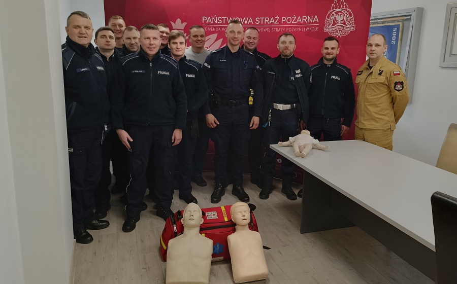 Policjanci na szkoleniu u strażaków