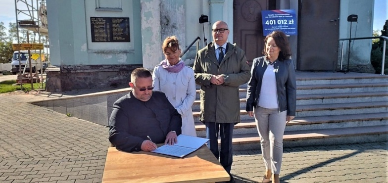 Ucierpiał  podczas wichury. Dach świątyni odzyska historyczny wygląd