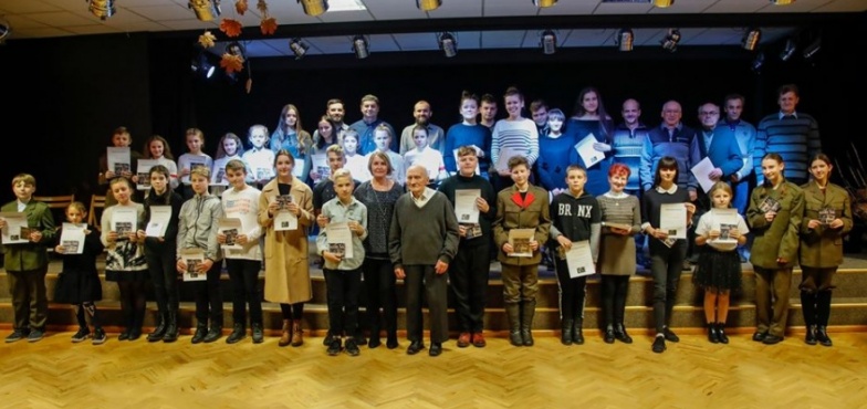 Kultywują kazimierską tradycję. Otrzymali podziękowania za spektakl „Nasi patronowie”