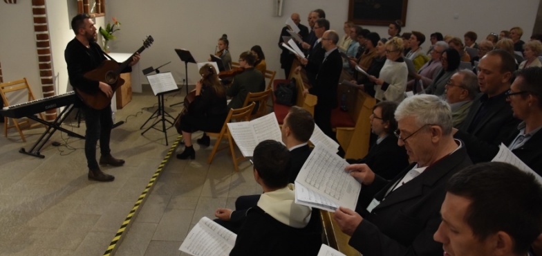Warsztaty „W mocy Bożego Ducha”. Na zakończenie koncert w klasztorze