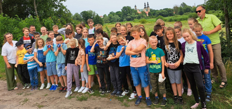 Byli na safari i w parku trampolin. Uczniowie na półkoloniach
