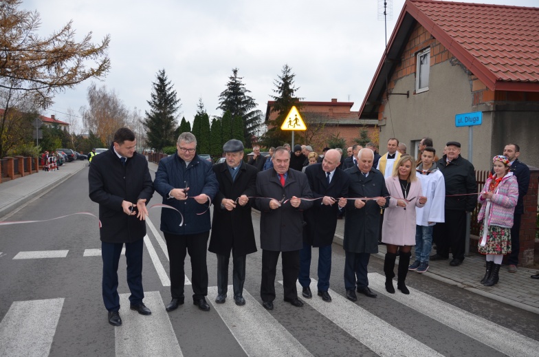 Ponad pięć kilometrów drogi za ponad pięć milionów złotych. Przecięto wstęgę w Liścu 