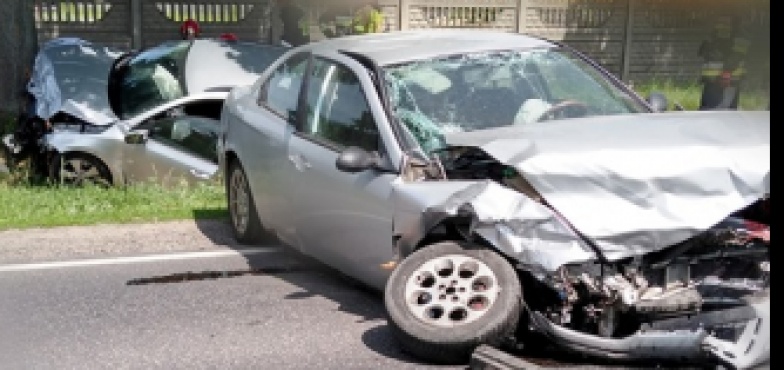 Zderzyły się dwa samochody, jedna osoba w szpitalu