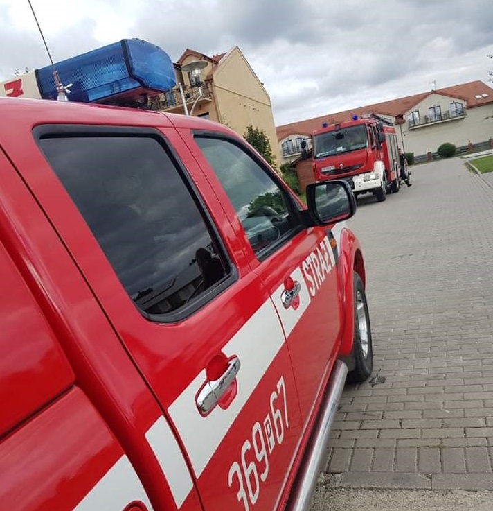Podczas nauki pływania wywróciła się żaglówka. Ktoś powiadomił strażaków