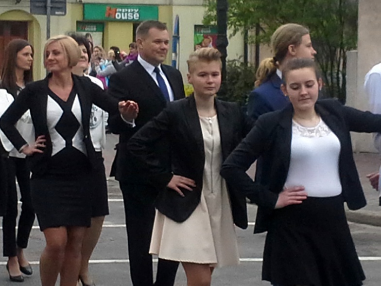 Polonez na Rynku w Sompolnie! Zatańczyli mieszkańcy