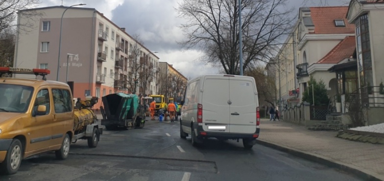 Czy to już przebudowa przejść dla pieszych? Na Alejach 1 Maja trwa remont  