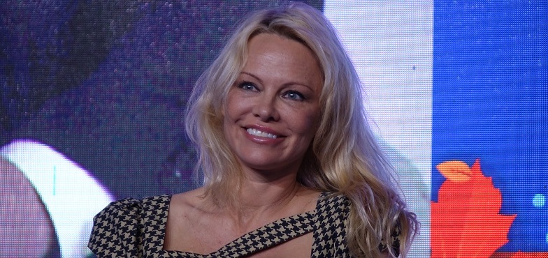 Stałam się popularna i mogłam zrobić dużo dobrych rzeczy – mówi Pamela Anderson 