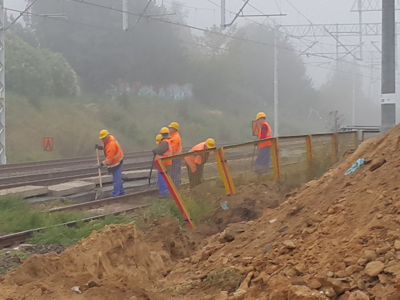 Wreszcie ruszyły prace na przejściu przez tory na ulicy Okólnej. Mamy komentarz PKP PLK