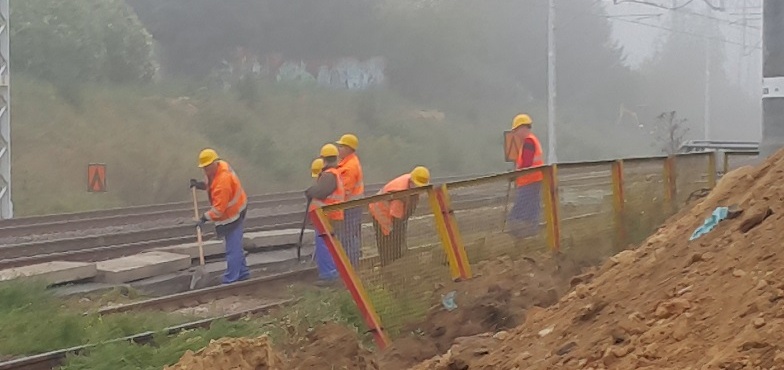 Wreszcie ruszyły prace na przejściu przez tory na ulicy Okólnej. Mamy komentarz PKP PLK