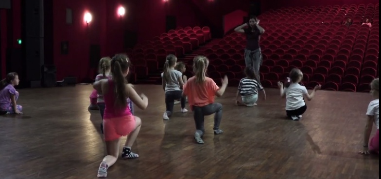 Podsumowanie roku artystycznego w KDK-u: na scenie spektakl, w strefie K wernisaż 
