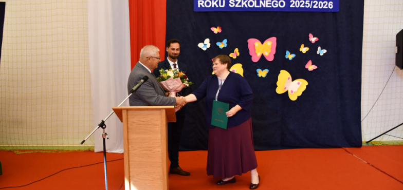 Inauguracja nowego roku w Zespole Szkół Ogólnokształcących i Technicznych w Sompolnie. Nowy dyrektor i jubileusz 