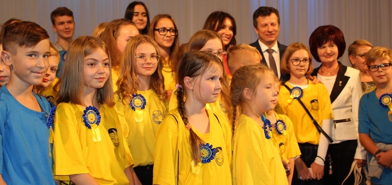 Ordery Uśmiechu rozdane. Konińscy uczniowie spotkali się z Dominiką Kulczyk