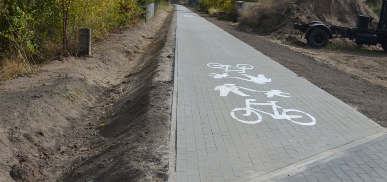 Zakończyła się budowa ścieżki rowerowej. Kostka w miejsce torowiska