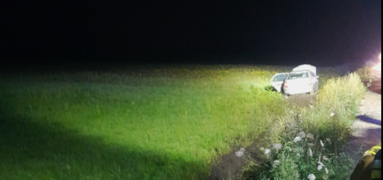 Nocna kolizja. Samochód zjechał do rowu