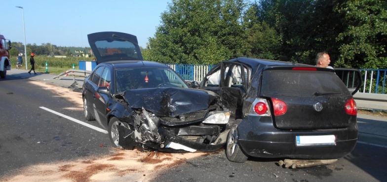 Fordem w golfa. Wypadek na trasie Turek-Kalisz 