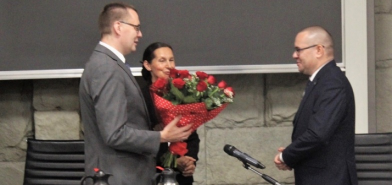 Senat znów obradował w murach uczelni. Kwiaty dla rektora - elekta 