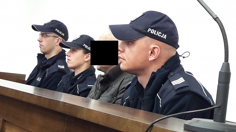 50-latek w sądzie odpowiada za brutalne pobicie niepełnosprawnej żony. Kobieta zmarła w szpitalu  