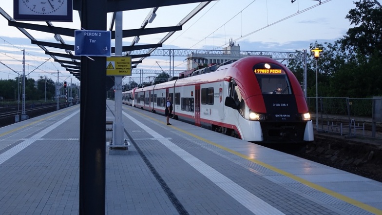 Pierwszy pociąg z nowego peronu wyruszył do Poznania 
