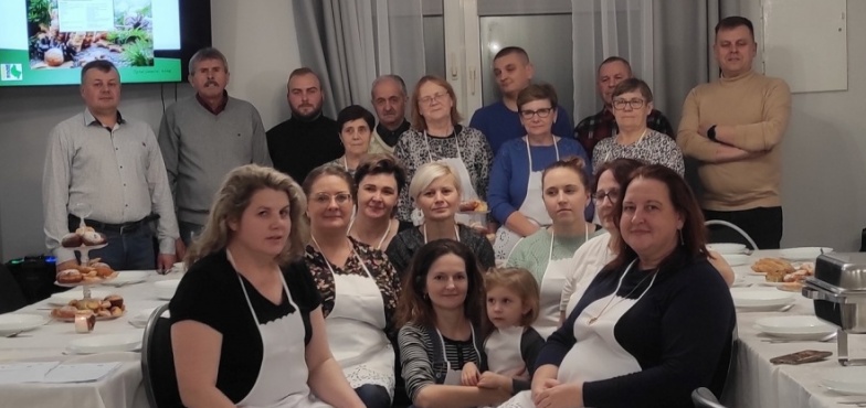 Smakowita integracja.  Pachniało świeżonką, kartoflorzem i pierogami