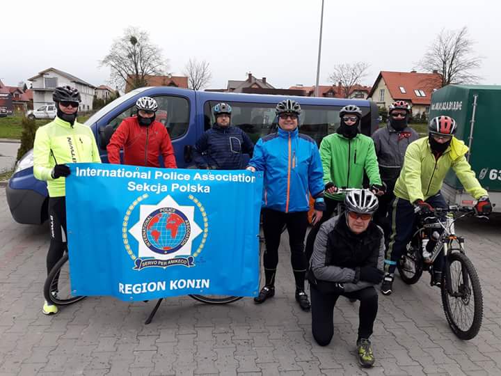 Policjanci jadą dla chorego kolegi. Sześć dni z Gdyni do Łomży 