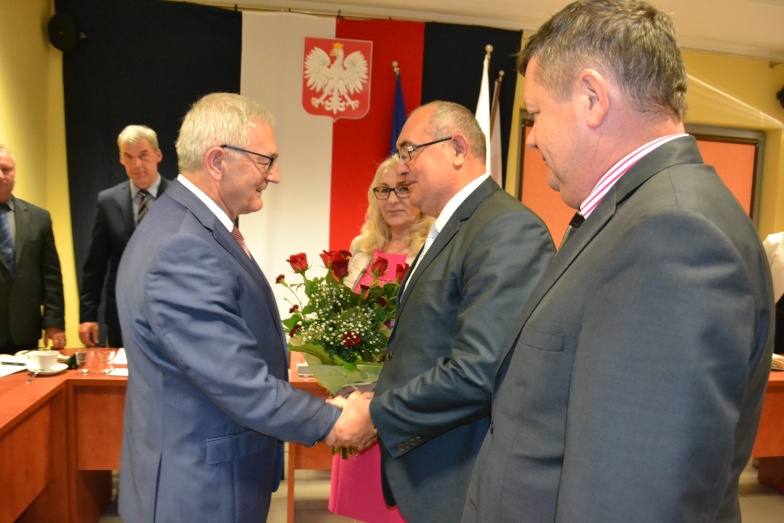 Orkiestra zagrała „Sto lat” dla burmistrza. Stefan Dziamara otrzymał absolutorium