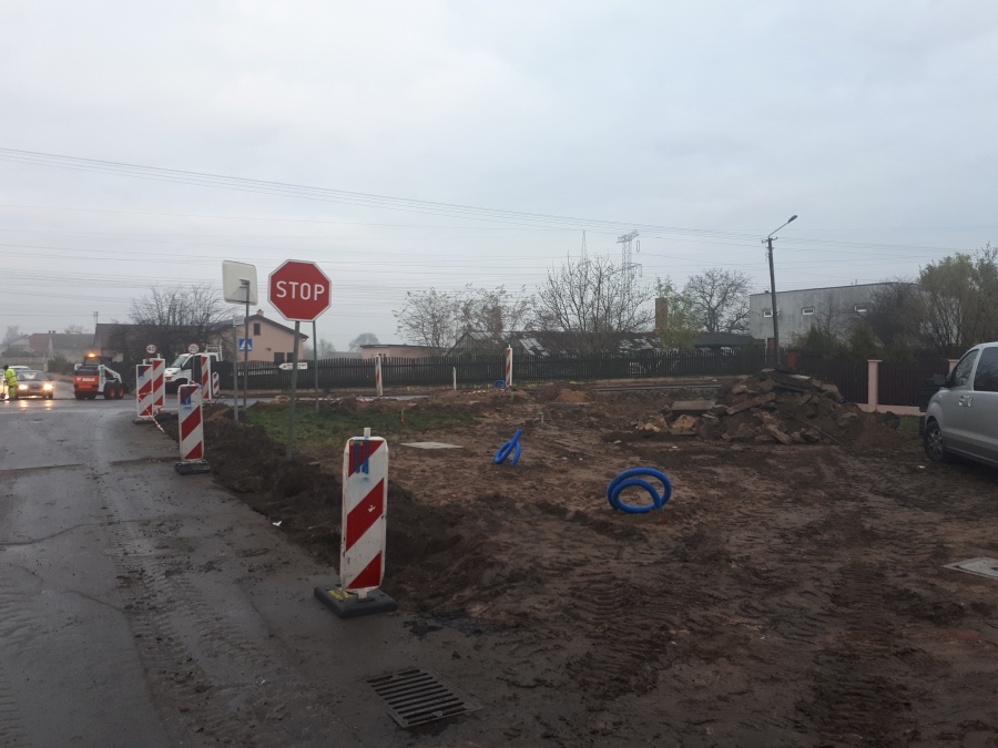 W Honoratce będzie sygnalizacja świetlna. Trwa montowanie instalacji 