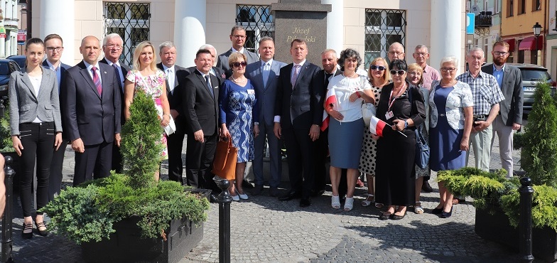Razem pod pomnikiem Piłsudskiego.  „To nie może nas dzielić”