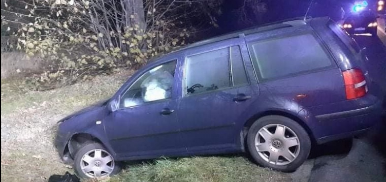Sprawcy zostawili samochód w rowie. Strażacy szukali poszkodowanych 