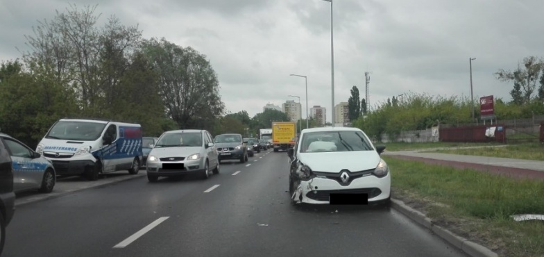 Kolizja na ul. Zakładowej. Chciał włączyć się do ruchu, nie ustąpił pierwszeństwa 