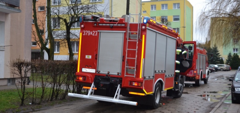 Zapach gazu w bloku przy Legionów. Na miejscu strażacy