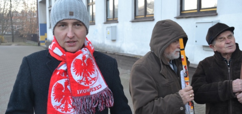 „Jedziemy, bo pamiętamy”. Przedstawiciele Prawa i Sprawiedliwości z Konina w drodze do Warszawy 