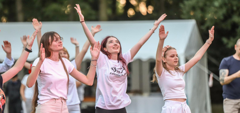 Każdy otrzymał chlebek z cytatem biblijnym. Festiwal Radości w Licheniu Starym już po raz czwarty 