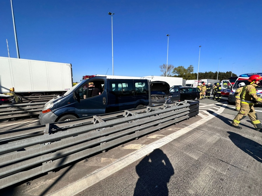 Wypadek czterech samochodów na autostradzie
