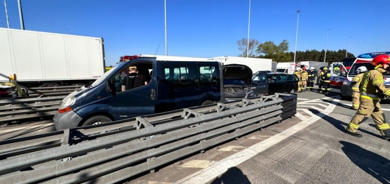 Wypadek czterech samochodów na autostradzie