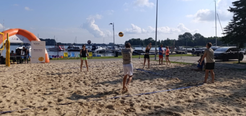 Siedem par rywalizowało na plaży. I Turniej Siatkówki Plażowej o Puchar Prezydenta m. Konina