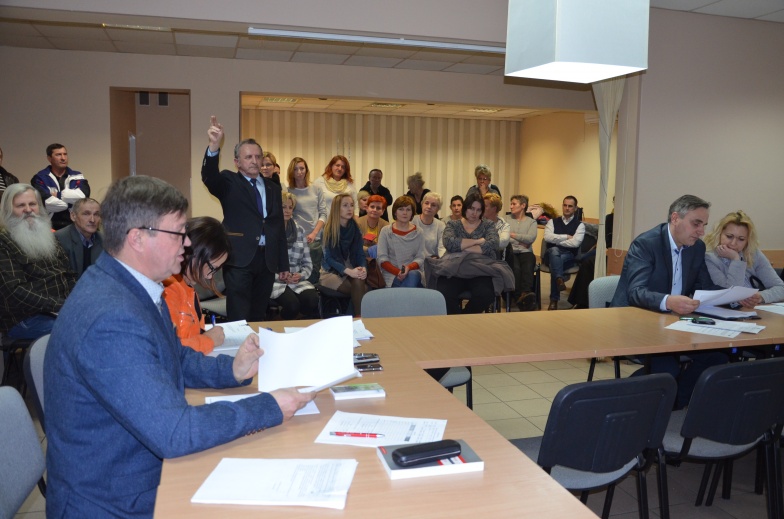 Niektórych radnych krew zalewała, gdy inni mówili o Kozarzewie. Kolejna sesja na temat likwidacji